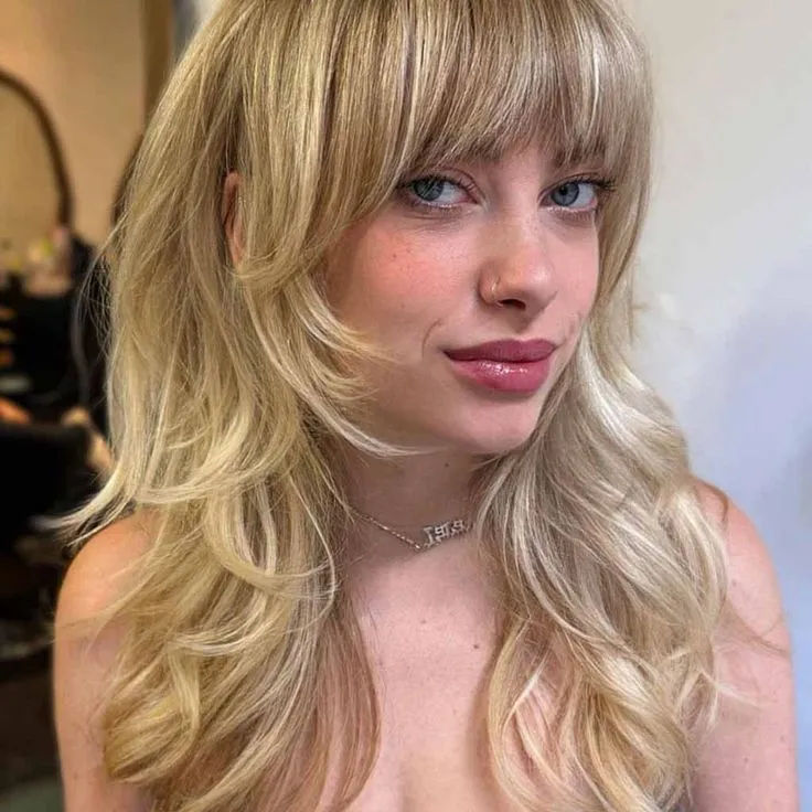  wolf cut with bangs 